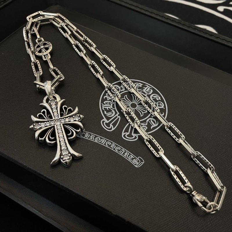 Ch*0me He**ts necklaces